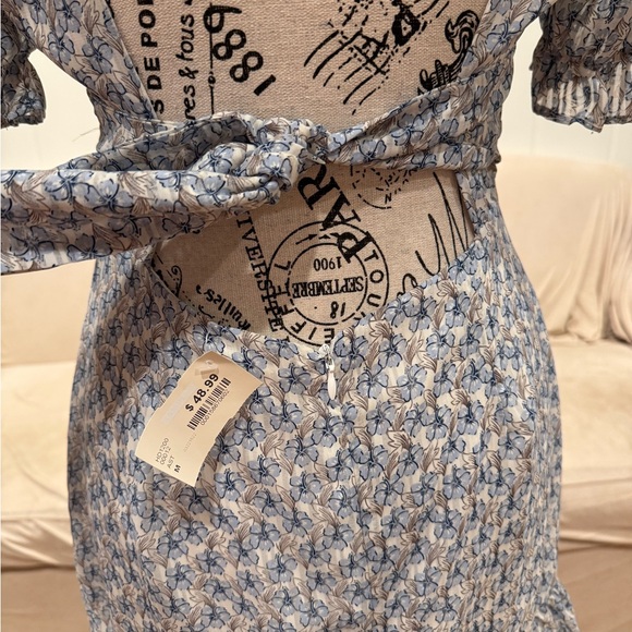 NWT Light spring blue floral dress. Great for Spring Break or Graduation - Picture 4 of 9